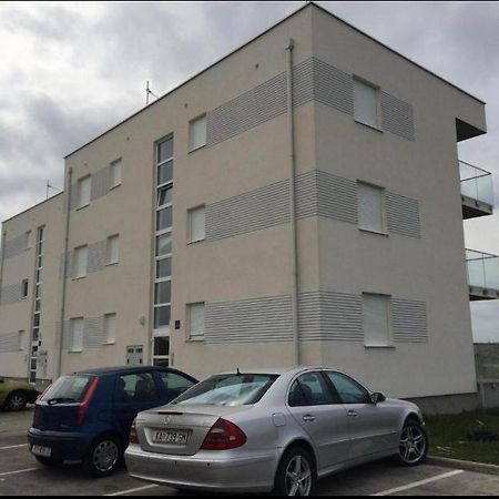 Apartmani Matko Nin Exterior photo