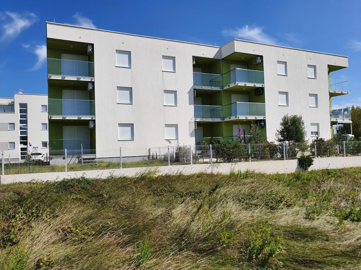 Apartmani Matko Nin Exterior photo