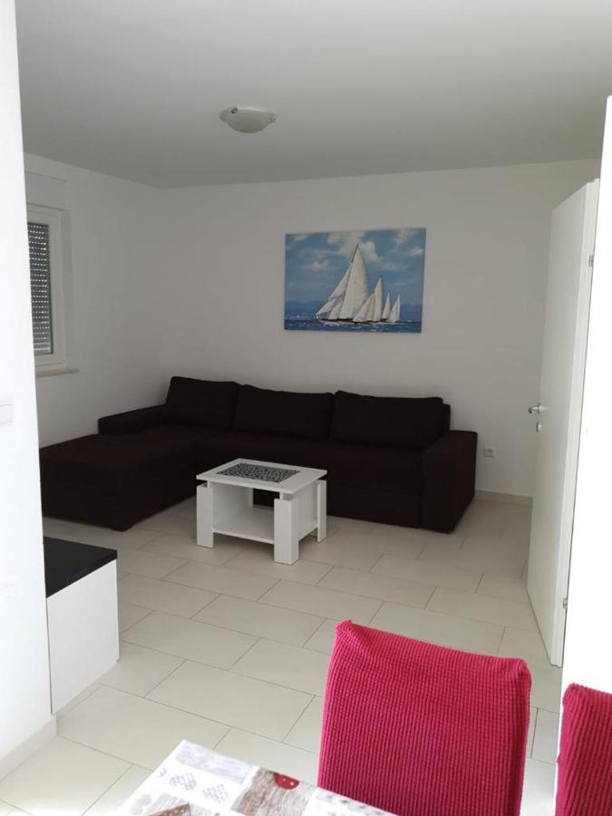 Apartmani Matko Nin Exterior photo