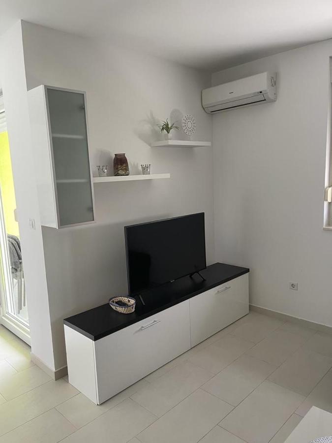 Apartmani Matko Nin Exterior photo